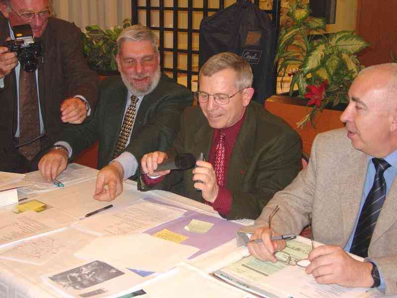 06_1_ (Sommier).jpg - Ouverture de l'assemblée générale par le président... au téléphone mobile amplifié !